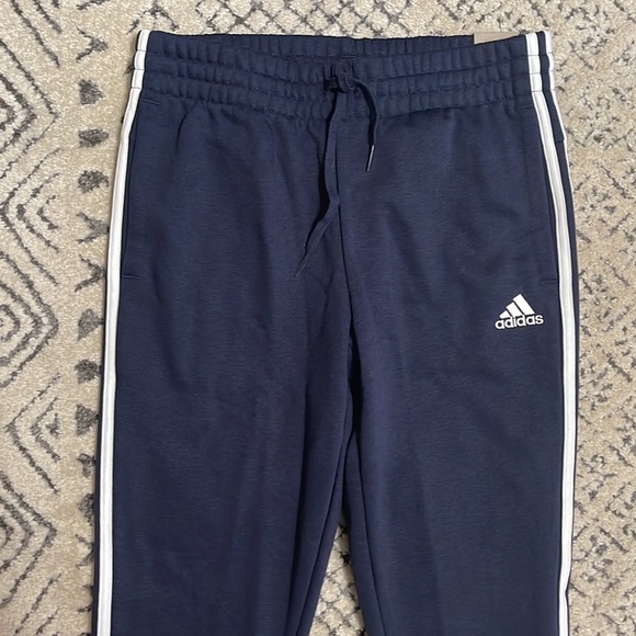 Adidas Essential Fleece 3-Stripe
Sweatpants/Joggers - Picture 8 of 14